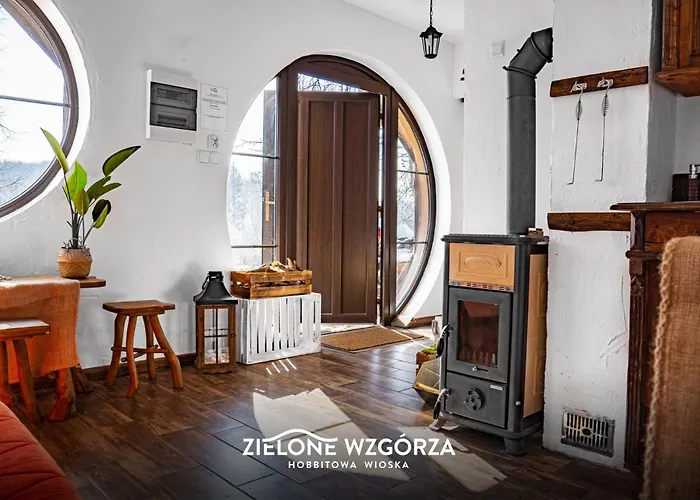 Zielone Wzgorza - Hobbitowe Na Kaszubach 普日维兹