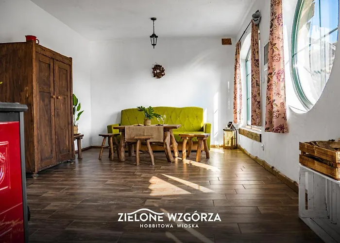 Zielone Wzgorza - Hobbitowe Na Kaszubach 普日维兹