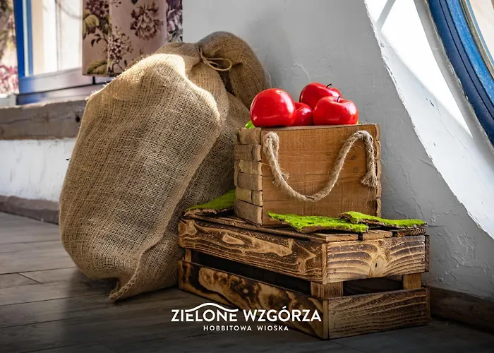 Zielone Wzgorza - Hobbitowe Na Kaszubach 普日维兹